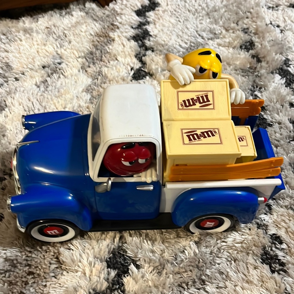 M&Ms Sweet Wheelin Red’s Garage Blue Pick Up Truck Candy Dispenser